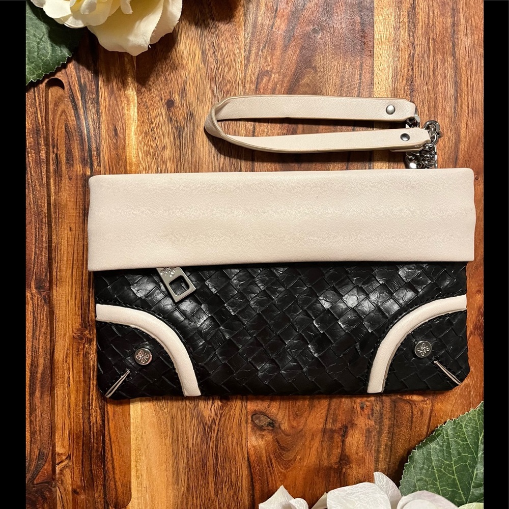 Simply Vera Wristlet